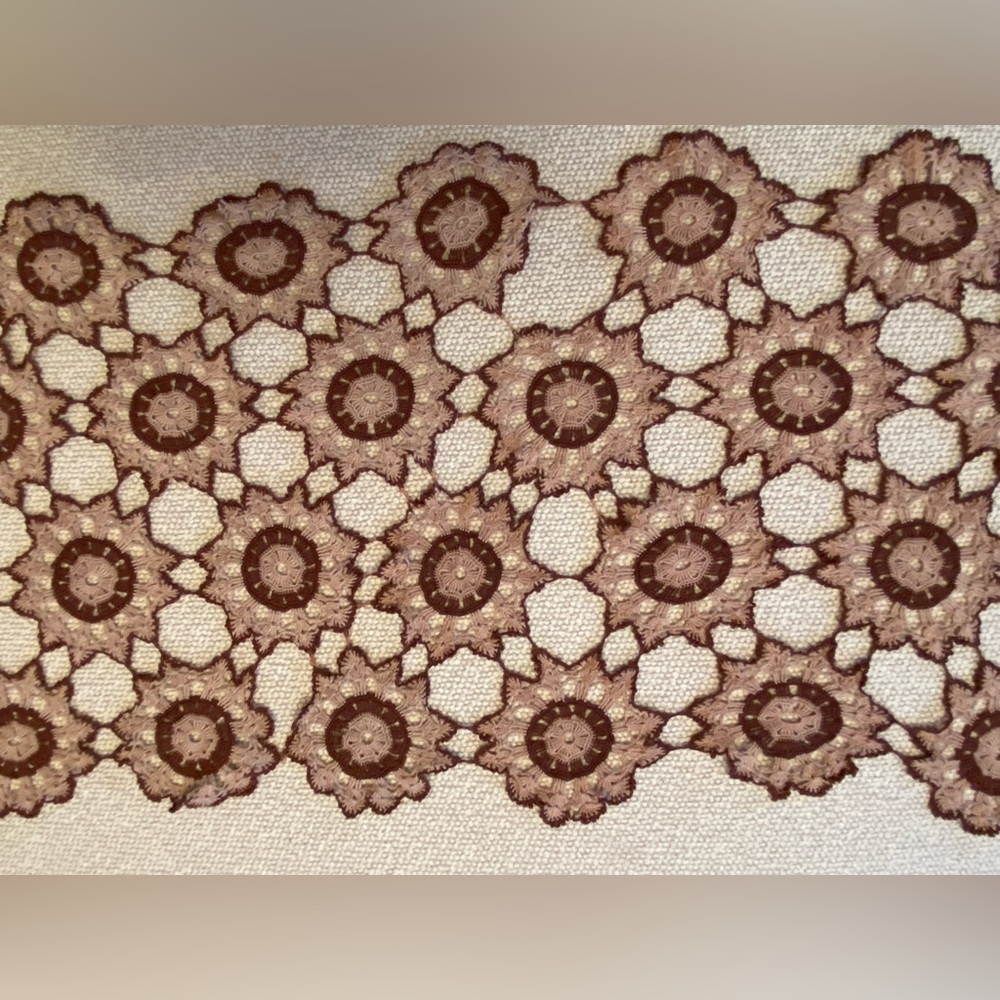 Table Runner / Decor - Picture 6 of 6